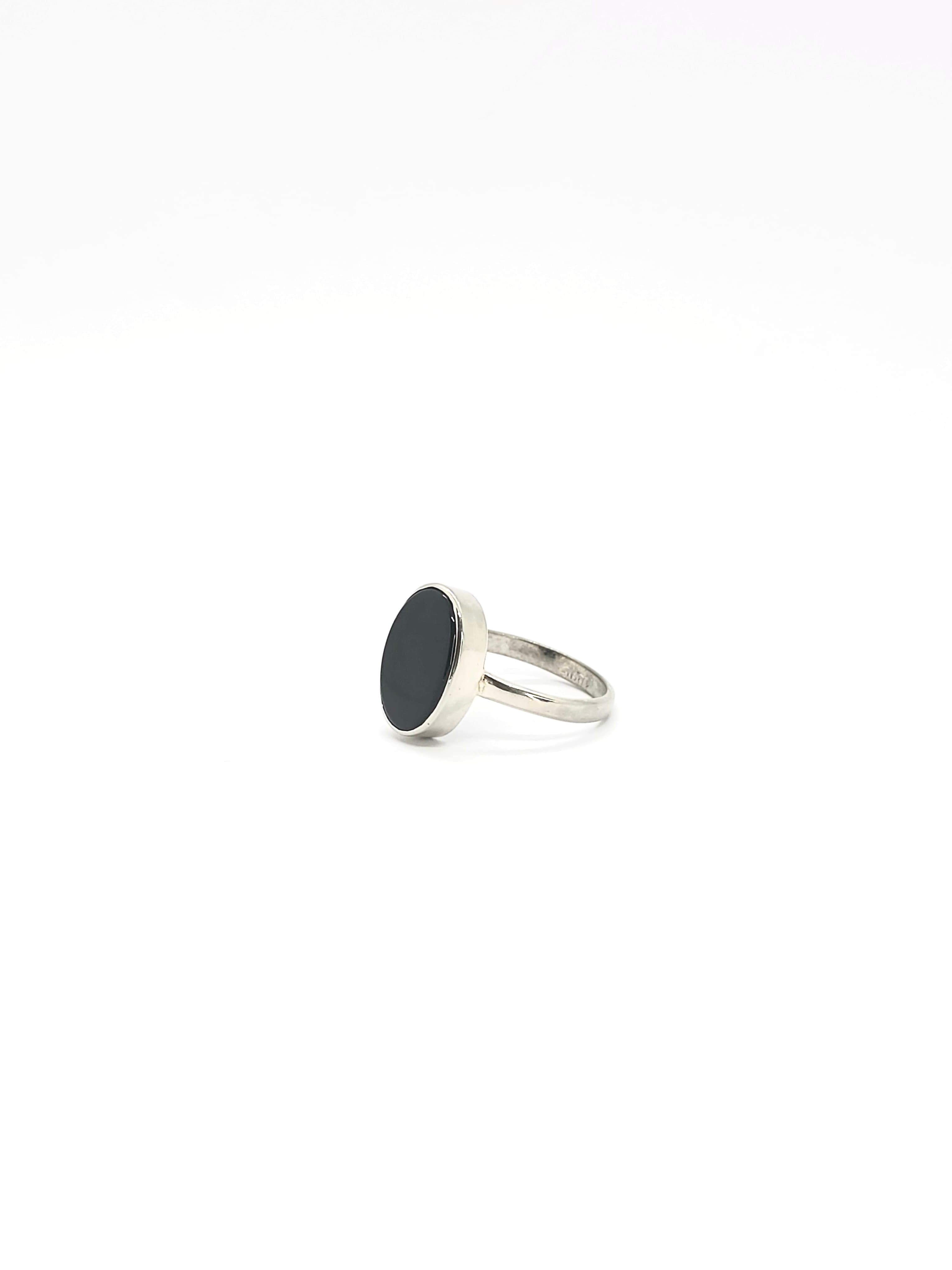 Modern Silver Oval Onyx Ring for Trendy Index Finger Style