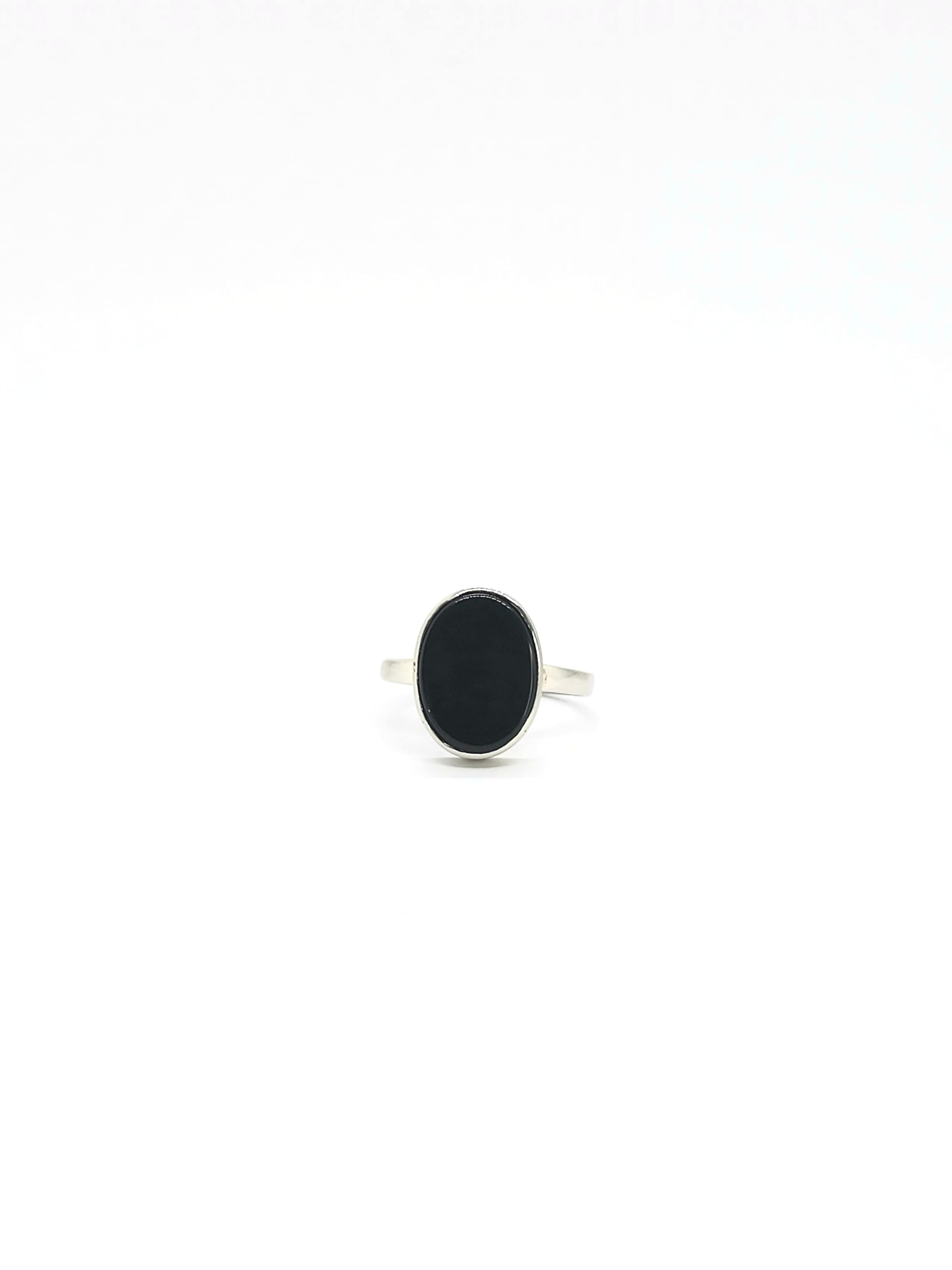 Modern Silver Oval Onyx Ring for Trendy Index Finger Style