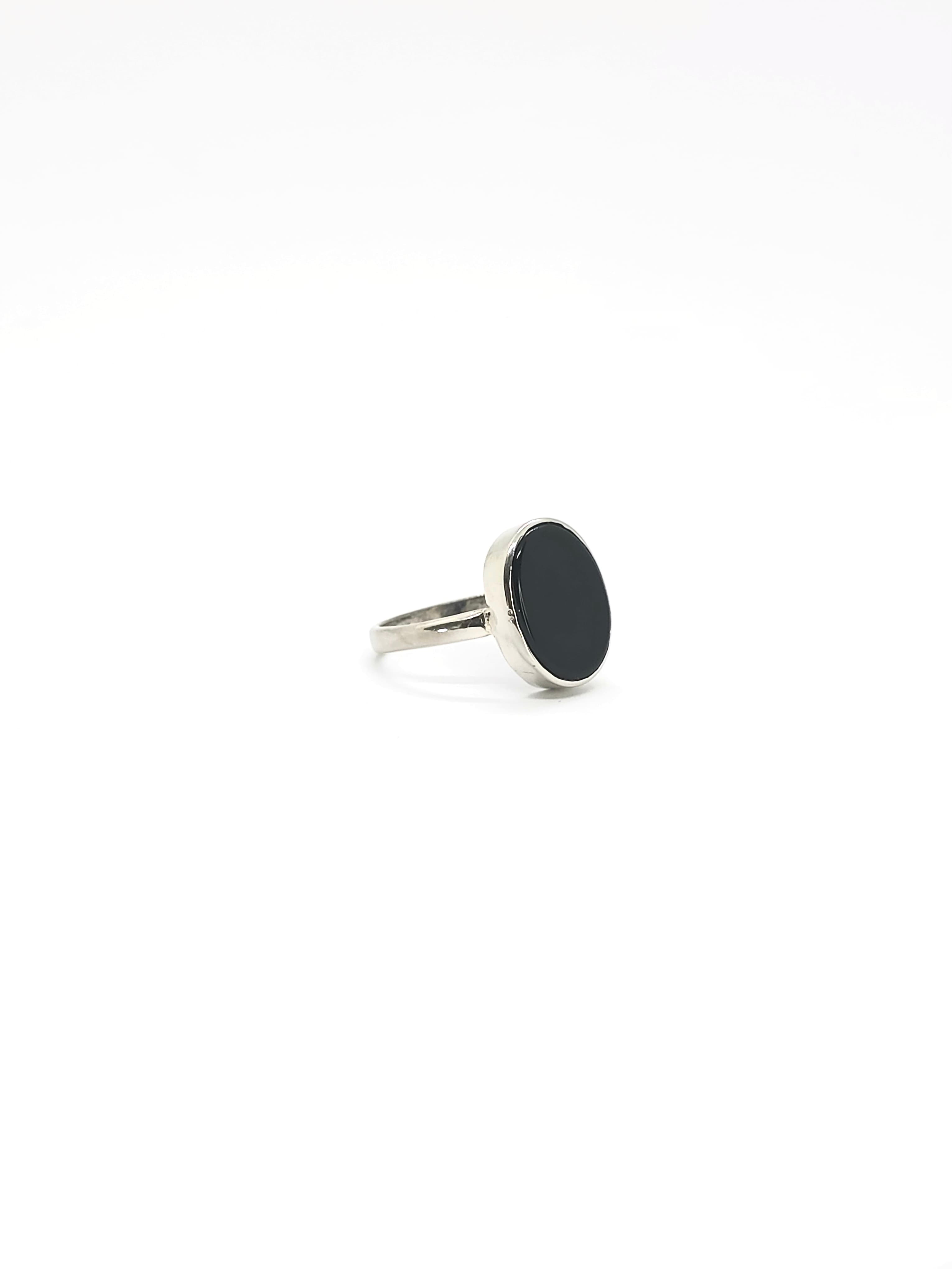 Modern Silver Oval Onyx Ring for Trendy Index Finger Style