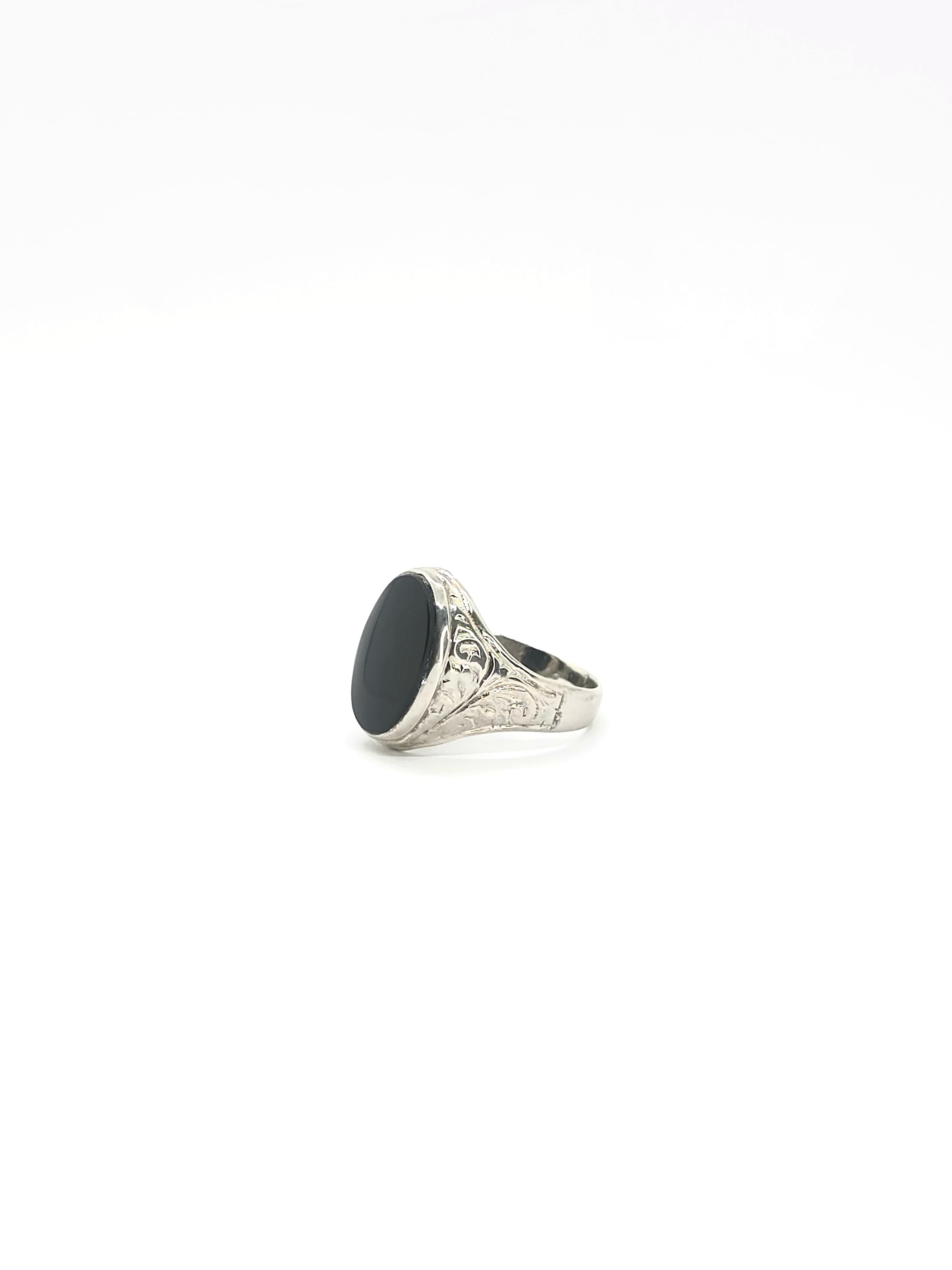 Vintage Style Silver Ring with Engraved Band