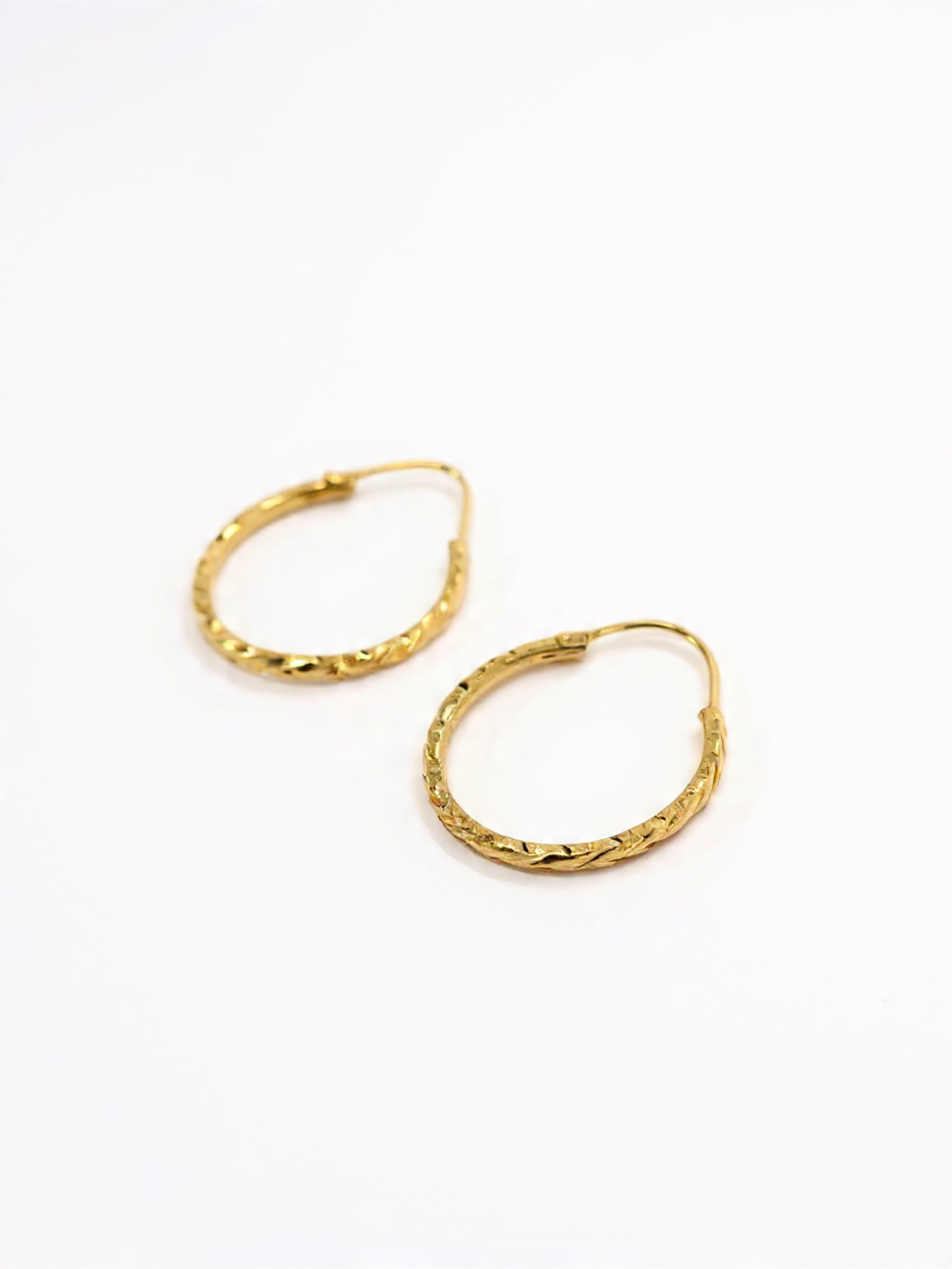 Simple Gold Faceted PIPE Wire Balli Earrings design in pakistan